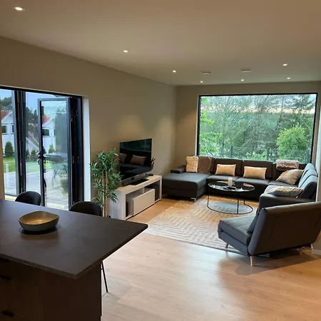 Willa Private Modern Home, Garden And Seaview *