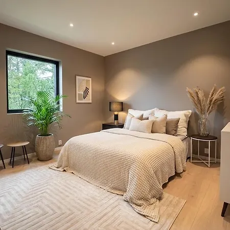 Private Modern Home, Garden And Seaview Willa *