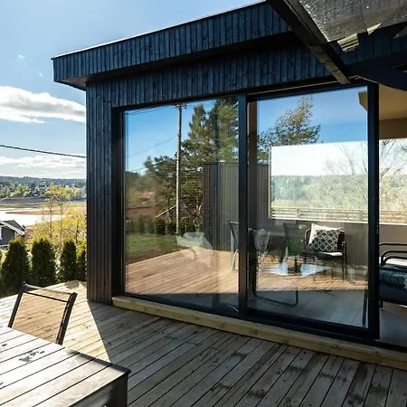 Private Modern Home, Garden And Seaview Willa